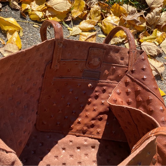 NWT Streets Ahead Embossed Rockstud Carryall Tote - Picture 3 of 5